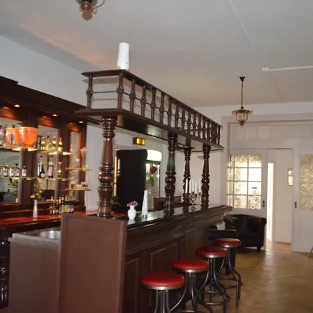 ホテル Zur Koeppe バート・クロスターラウスニッツ